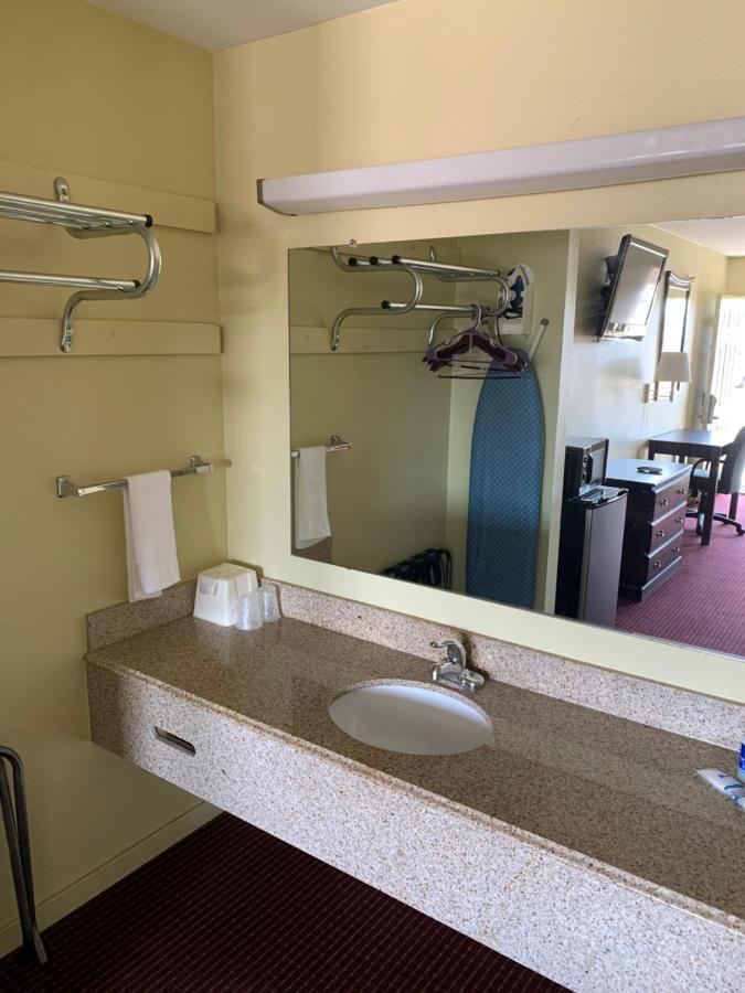 Western Motel - Prentiss Bagian luar foto