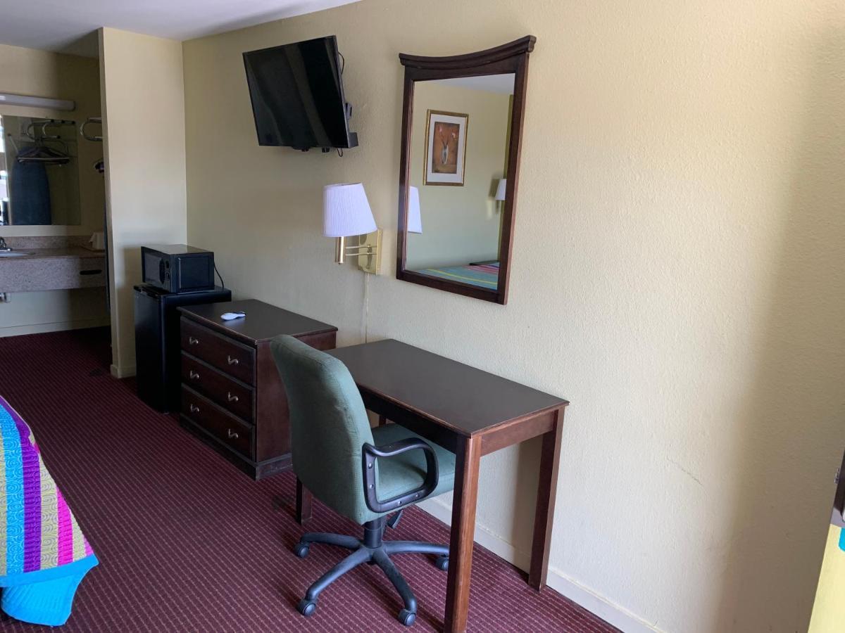 Western Motel - Prentiss Bagian luar foto